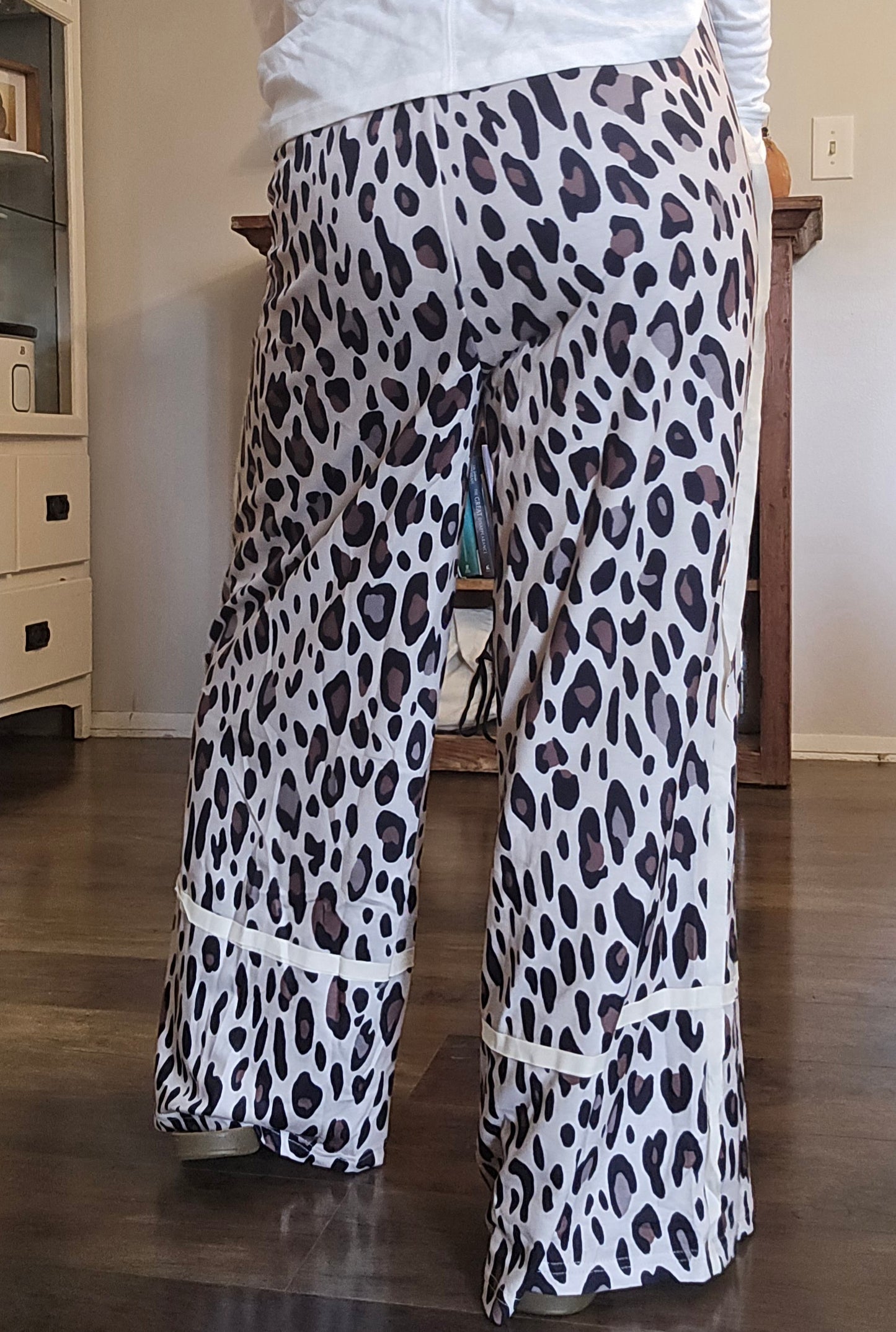 Leopard Wide Leg Cropped Pants